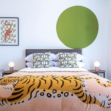 Modern Apartments With Balcony In Merton Near Wimbledon By Sojo Stay Mitcham Ngoại thất bức ảnh