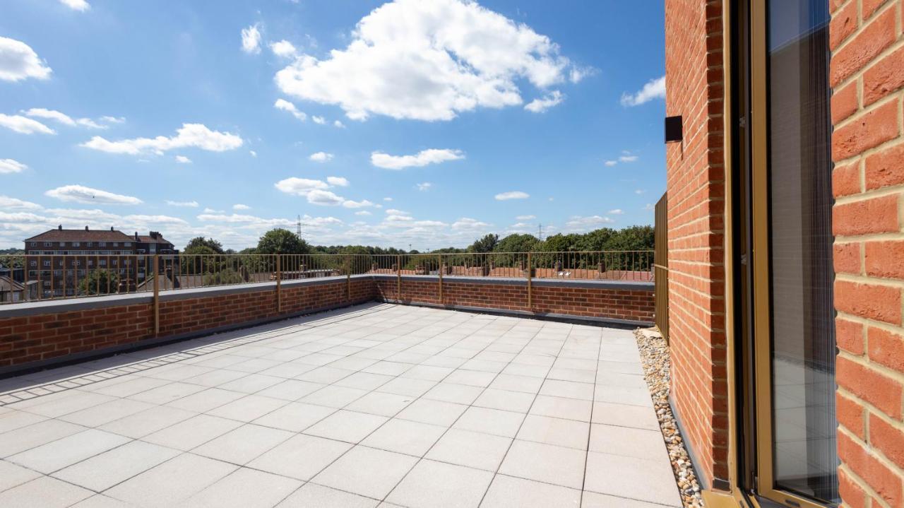 Modern Apartments With Balcony In Merton Near Wimbledon By Sojo Stay Mitcham Ngoại thất bức ảnh