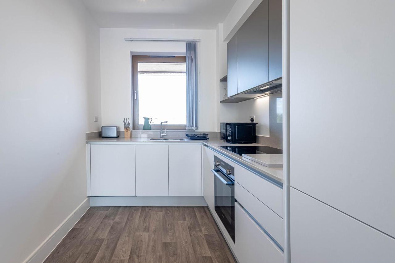 Modern Apartments With Balcony In Merton Near Wimbledon By Sojo Stay Mitcham Ngoại thất bức ảnh