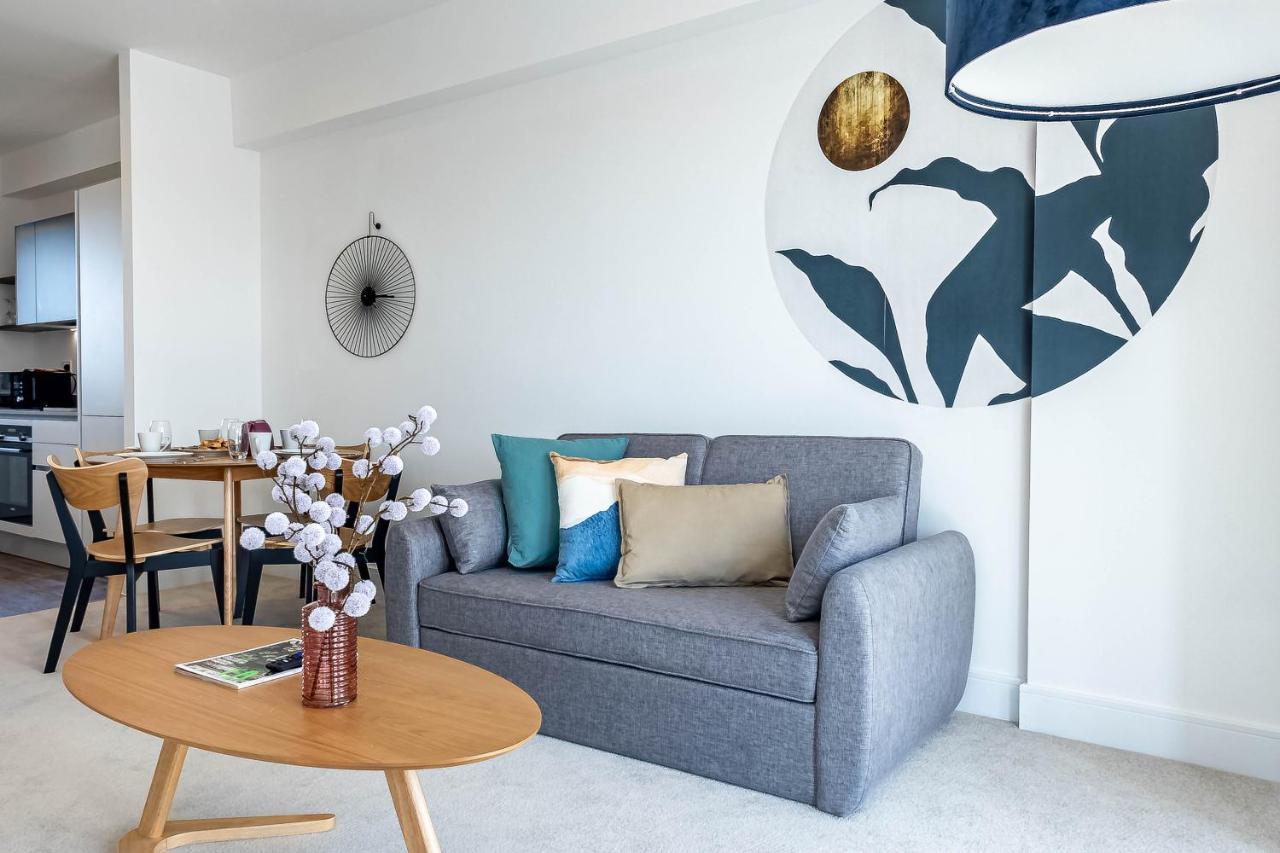 Modern Apartments With Balcony In Merton Near Wimbledon By Sojo Stay Mitcham Ngoại thất bức ảnh