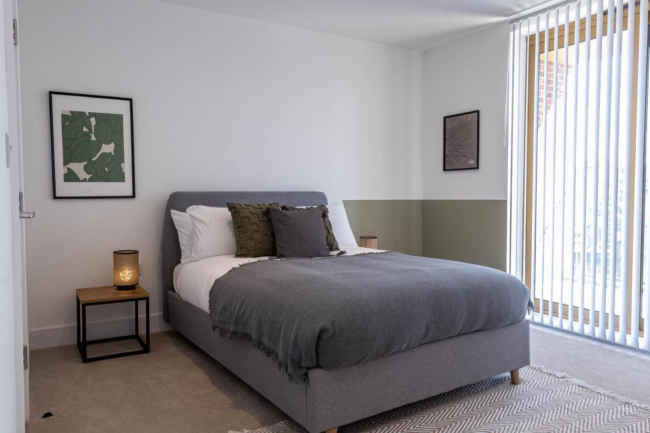Modern Apartments With Balcony In Merton Near Wimbledon By Sojo Stay Mitcham Ngoại thất bức ảnh