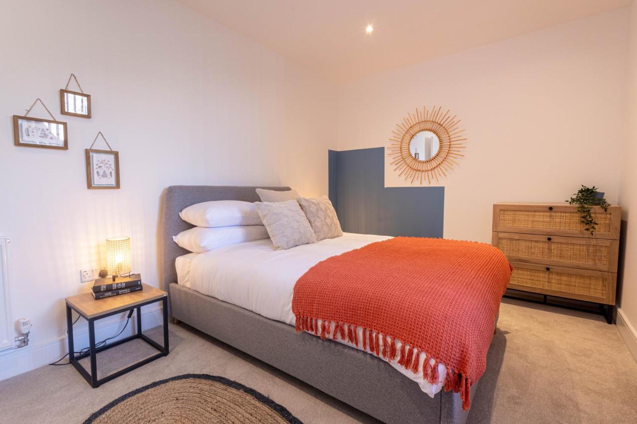 Modern Apartments With Balcony In Merton Near Wimbledon By Sojo Stay Mitcham Ngoại thất bức ảnh