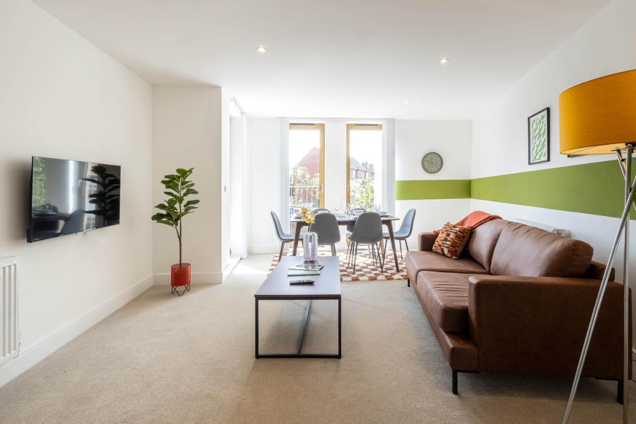 Modern Apartments With Balcony In Merton Near Wimbledon By Sojo Stay Mitcham Ngoại thất bức ảnh