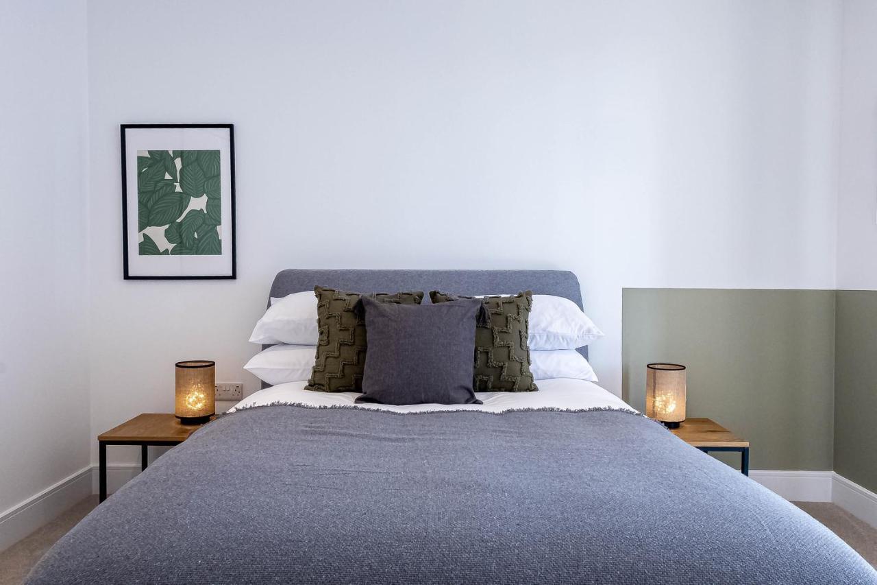 Modern Apartments With Balcony In Merton Near Wimbledon By Sojo Stay Mitcham Ngoại thất bức ảnh