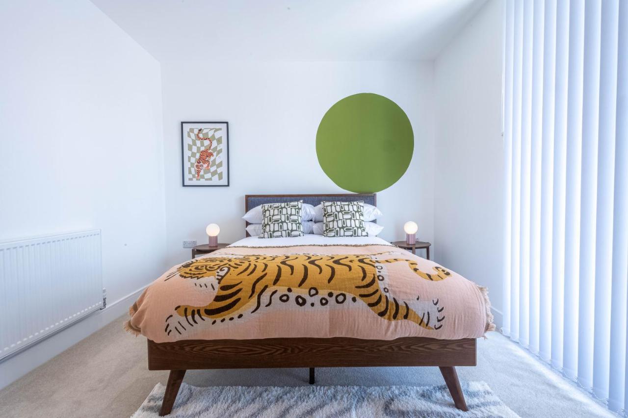 Modern Apartments With Balcony In Merton Near Wimbledon By Sojo Stay Mitcham Ngoại thất bức ảnh