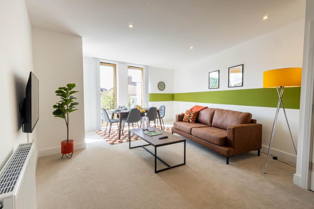 Modern Apartments With Balcony In Merton Near Wimbledon By Sojo Stay Mitcham Ngoại thất bức ảnh