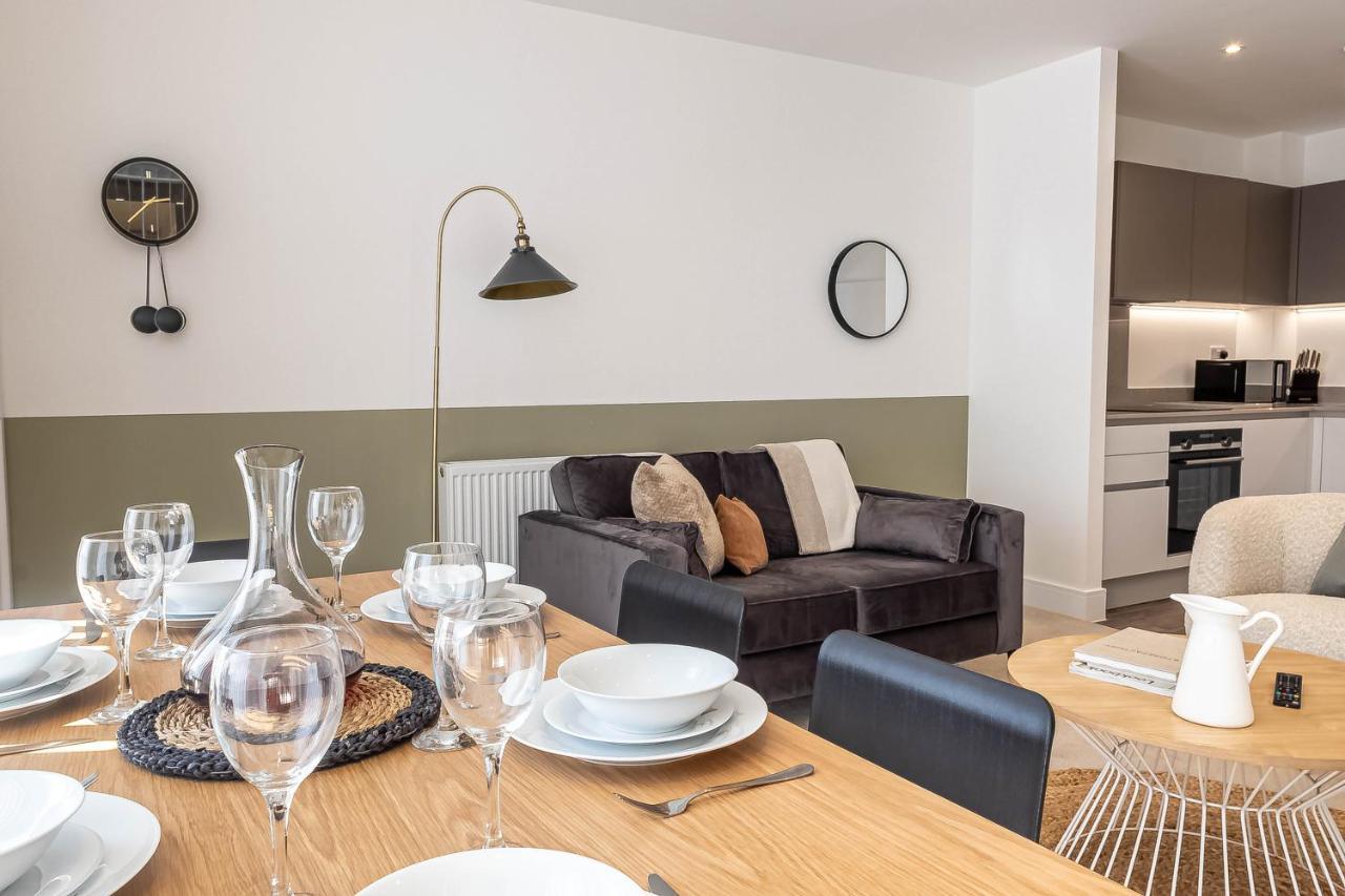 Modern Apartments With Balcony In Merton Near Wimbledon By Sojo Stay Mitcham Ngoại thất bức ảnh