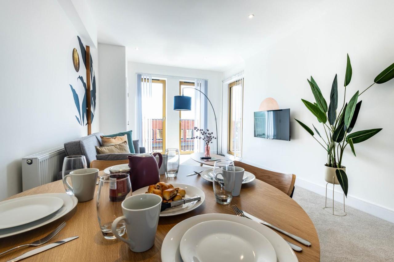 Modern Apartments With Balcony In Merton Near Wimbledon By Sojo Stay Mitcham Ngoại thất bức ảnh