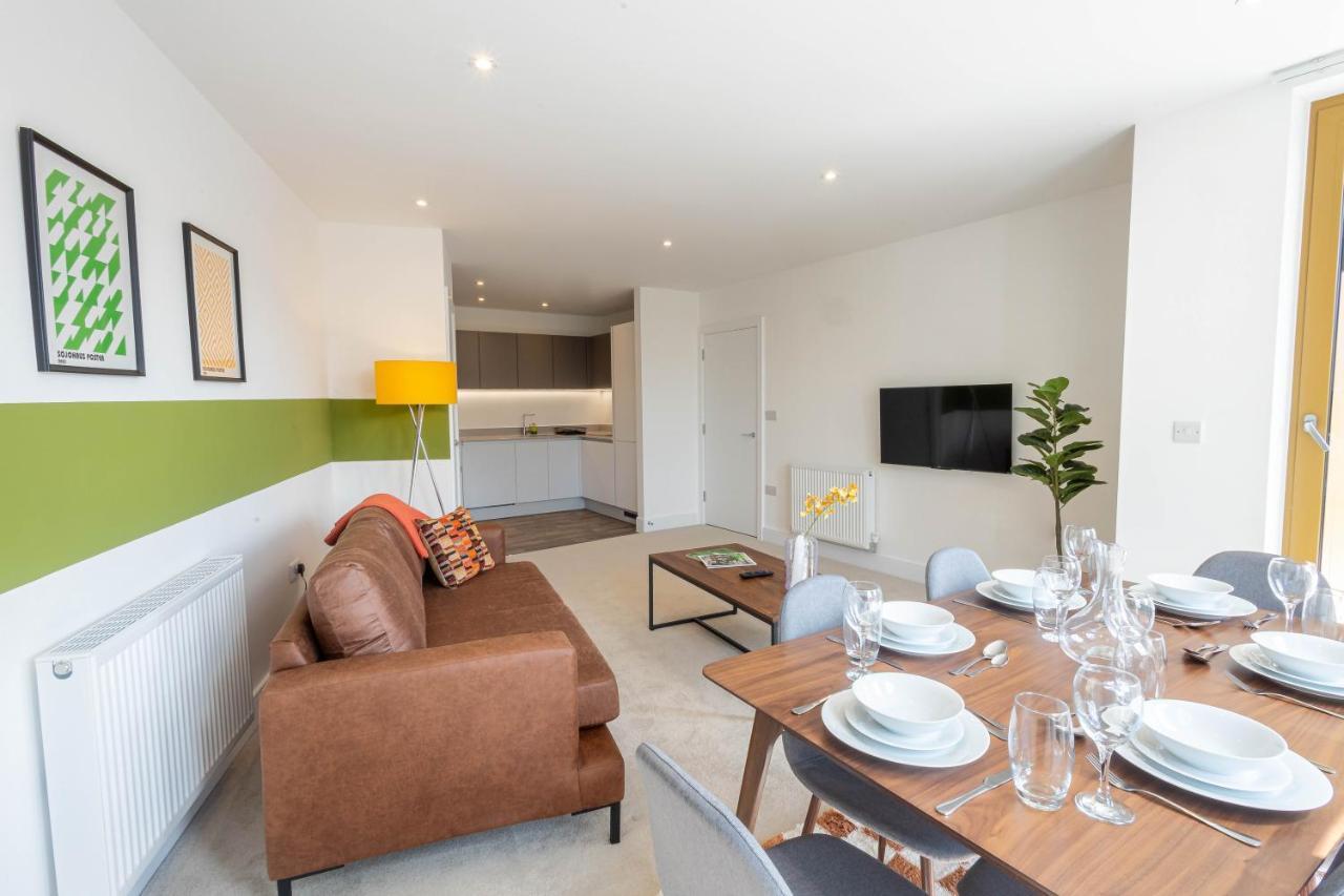 Modern Apartments With Balcony In Merton Near Wimbledon By Sojo Stay Mitcham Ngoại thất bức ảnh