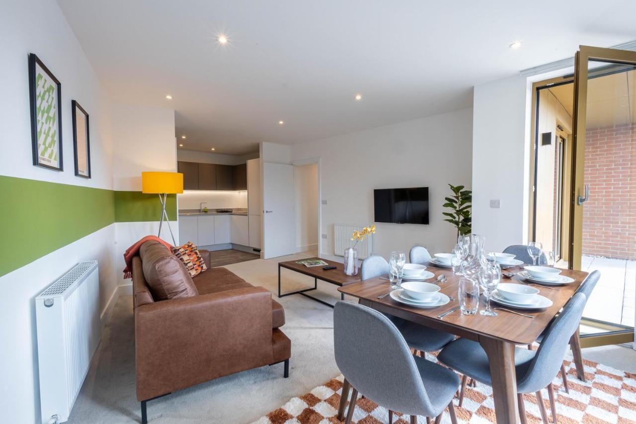 Modern Apartments With Balcony In Merton Near Wimbledon By Sojo Stay Mitcham Ngoại thất bức ảnh