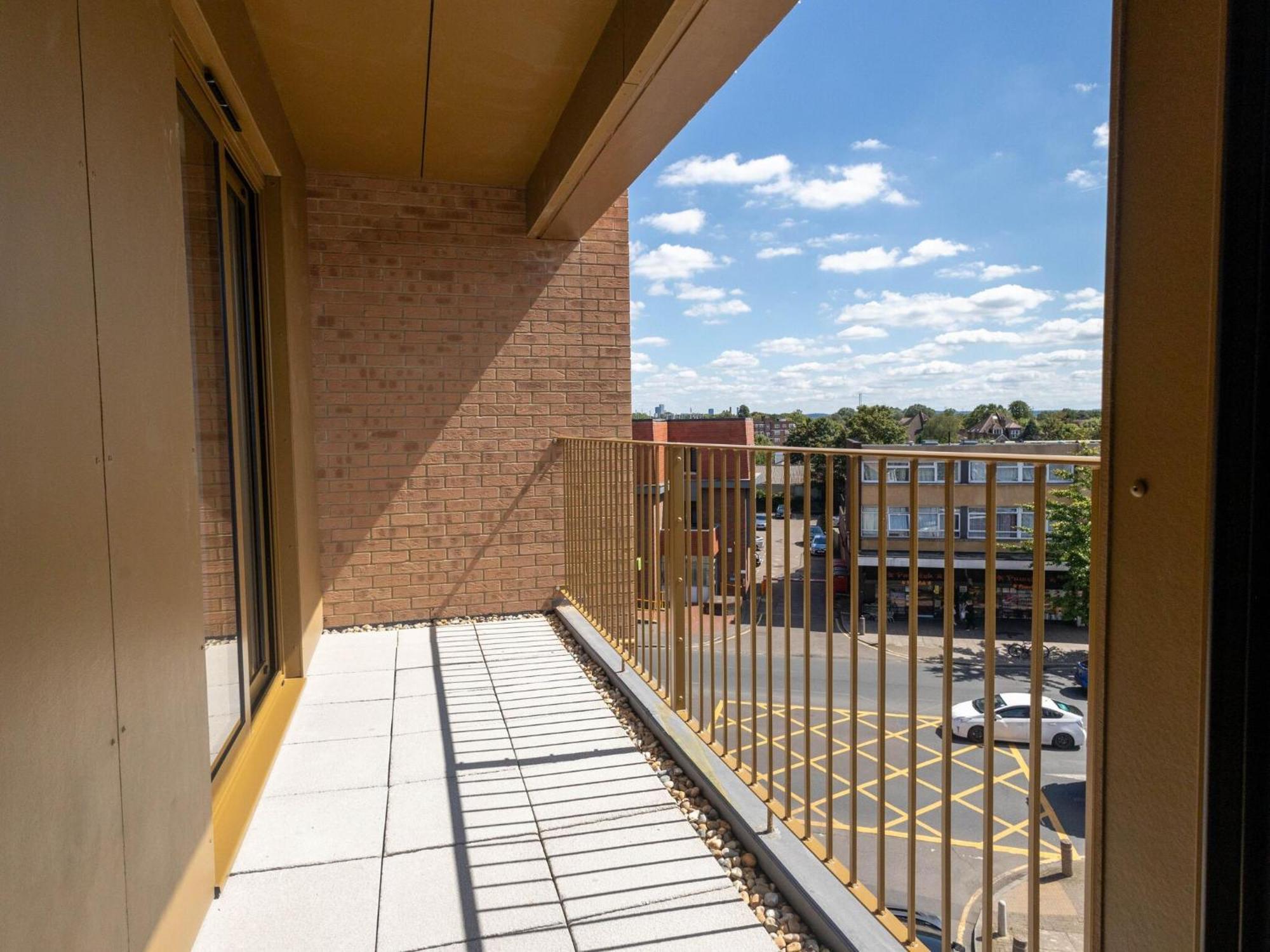 Modern Apartments With Balcony In Merton Near Wimbledon By Sojo Stay Mitcham Ngoại thất bức ảnh