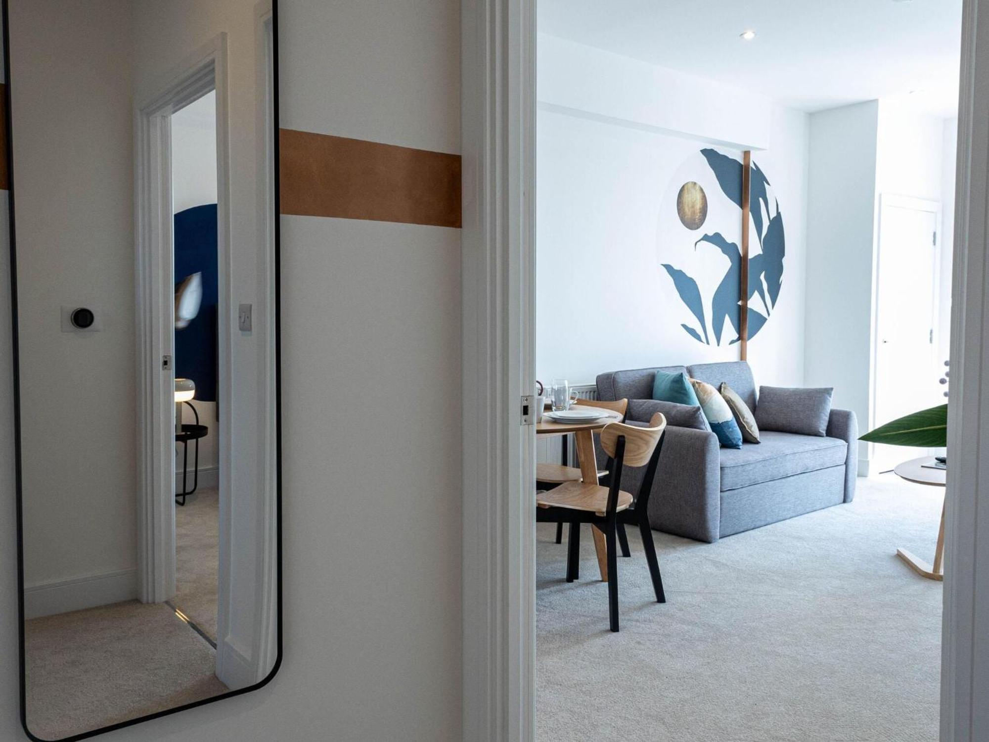 Modern Apartments With Balcony In Merton Near Wimbledon By Sojo Stay Mitcham Ngoại thất bức ảnh