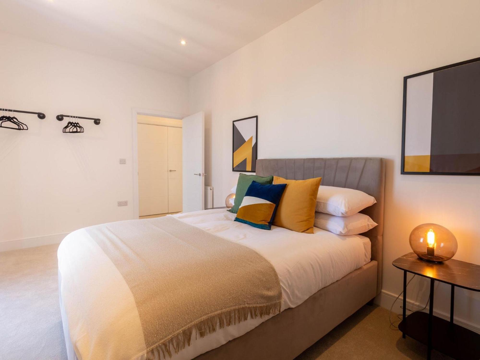 Modern Apartments With Balcony In Merton Near Wimbledon By Sojo Stay Mitcham Ngoại thất bức ảnh