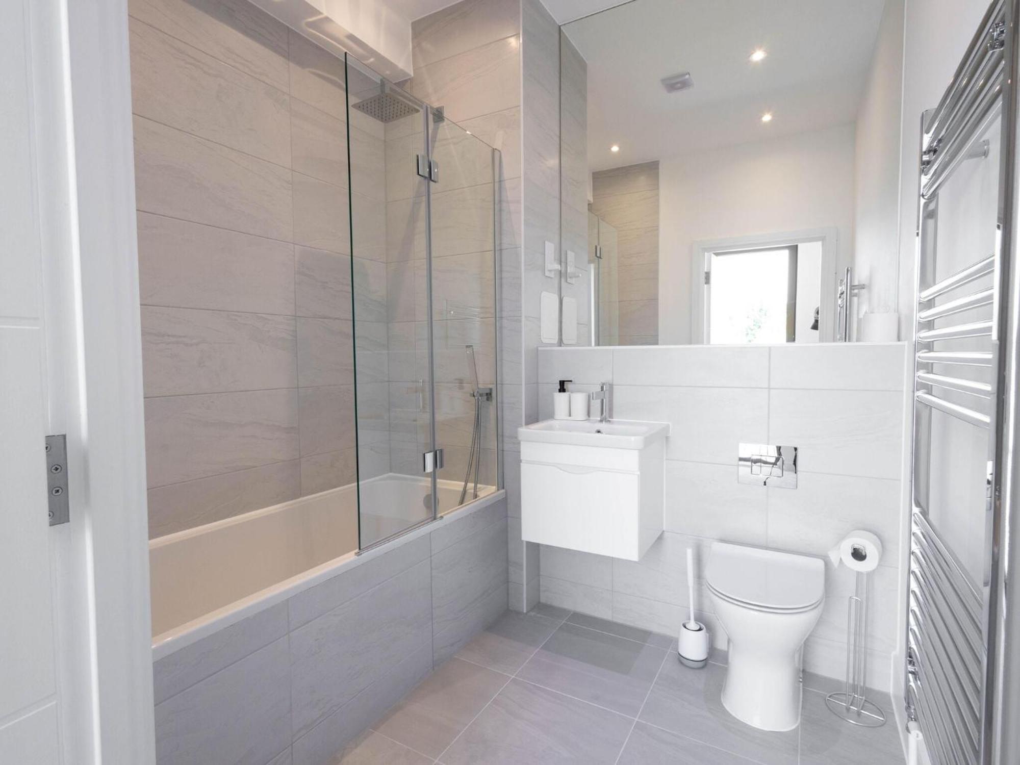 Modern Apartments With Balcony In Merton Near Wimbledon By Sojo Stay Mitcham Ngoại thất bức ảnh