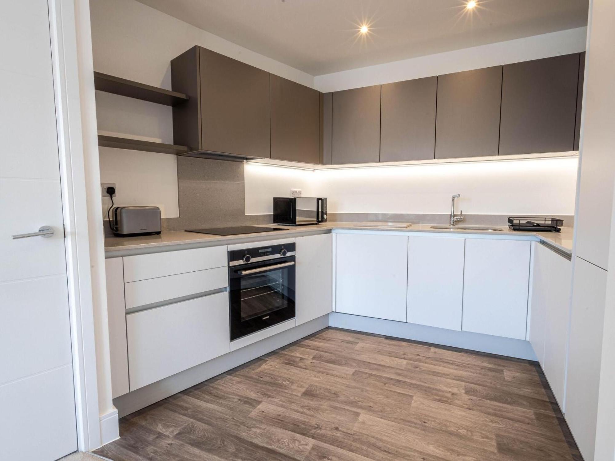 Modern Apartments With Balcony In Merton Near Wimbledon By Sojo Stay Mitcham Ngoại thất bức ảnh